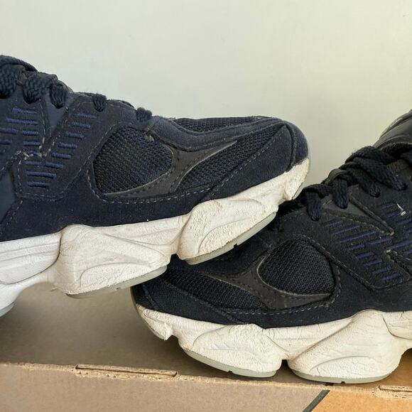 New Balance 9060 ‘Navy Blue’ Kids Sneakers - SZ 4 Y - Picture 8 of 16